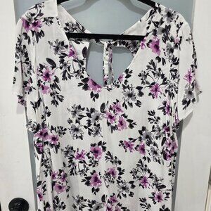 Torrid White Floral Flutter Sleeve Blouse – Size 2 Plus – Tie Back Detail Top